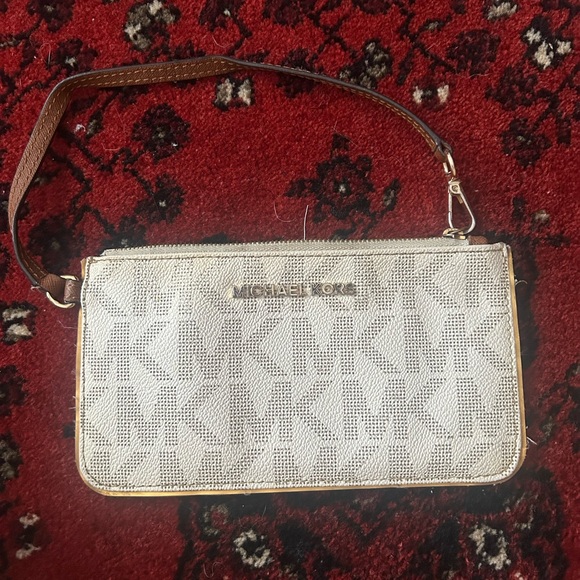 Michael Kors Handbags - Michael Kors Wristlet